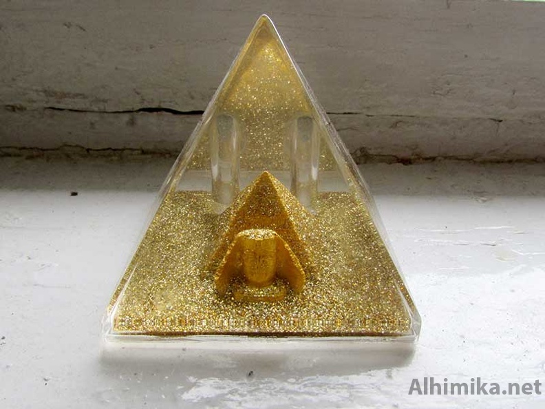 glass_pyramid_1.jpg